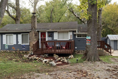 Cozy Lakefront Cottage in Branson