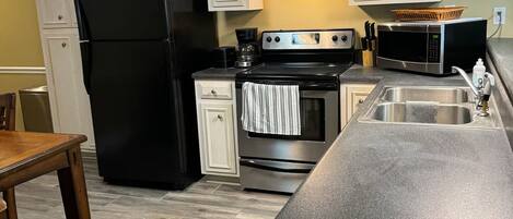 ميكروويف، فرن، موقد طهي مسطح، غسالة أطباق