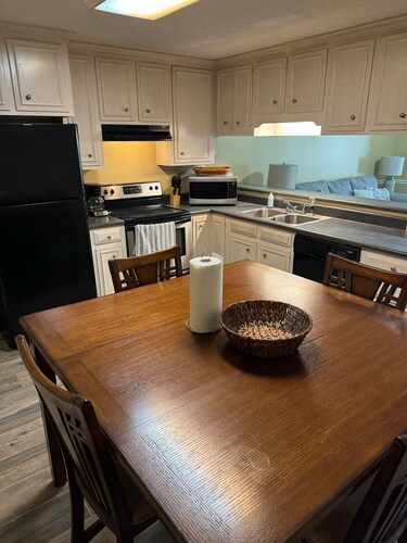 centrally located 3 bed 2 bath