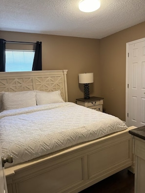 3 bedrooms, iron/ironing board, WiFi, bed sheets