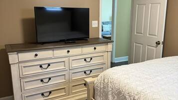 3 quartos, ferros/tábuas de passar roupa, Wi-Fi, roupa de cama