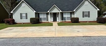 centrally located 3 bed 2 bath