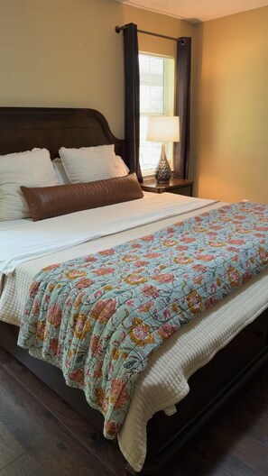 3 habitaciones, tabla de planchar con plancha, wifi y ropa de cama