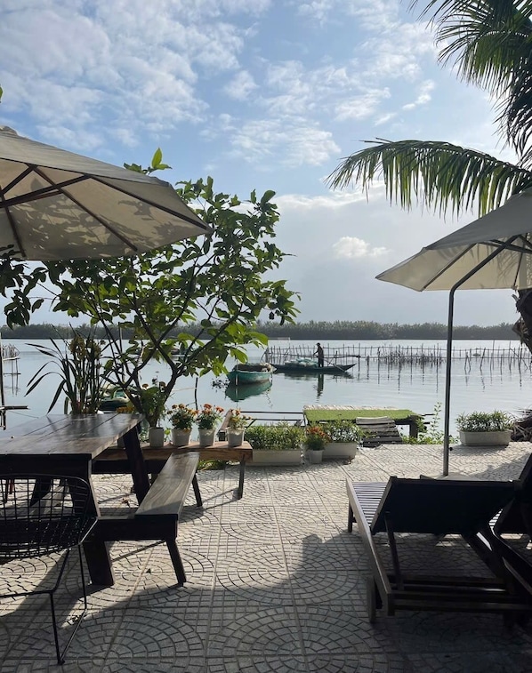 Garden - Coral Riverside Homestay & Hostel (phuong Hoi an tay)