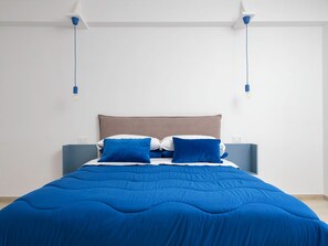 Design-Apartment, Balkon, Stadtblick | Verdunkelungsvorhänge, Bügeleisen/Bügelbrett, kostenloses WLAN