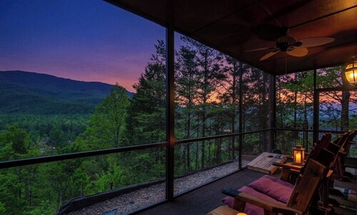 Smoky Mountain Condo with Scenic Views, Pool, & Fireplace – 10 Min to Downtown