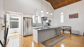 Mikrowelle, Ofen, Herdplatte, Geschirrspüler