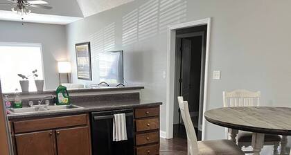 2 bed one bath w/shared living space great for work