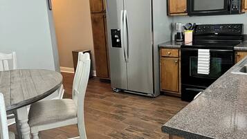 Mikrobølgeovn, ovn, kogeplade, opvaskemaskine