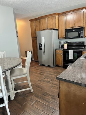 Mikrobølgeovn, ovn, kogeplade, opvaskemaskine