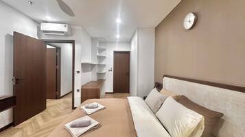 ๋ญ์
๋ฆฌ ํํธํ์ฐ์ค, ์นจ์ค 2๊ฐ, ์๋ด ์ ๋ง | ๊ฐ์ค ๋ด ๊ธ๊ณ , ์ฑ
์, ๋
ธํธ๋ถ ์์
๊ณต๊ฐ, ๋ฐฉ์ ์ค๋น