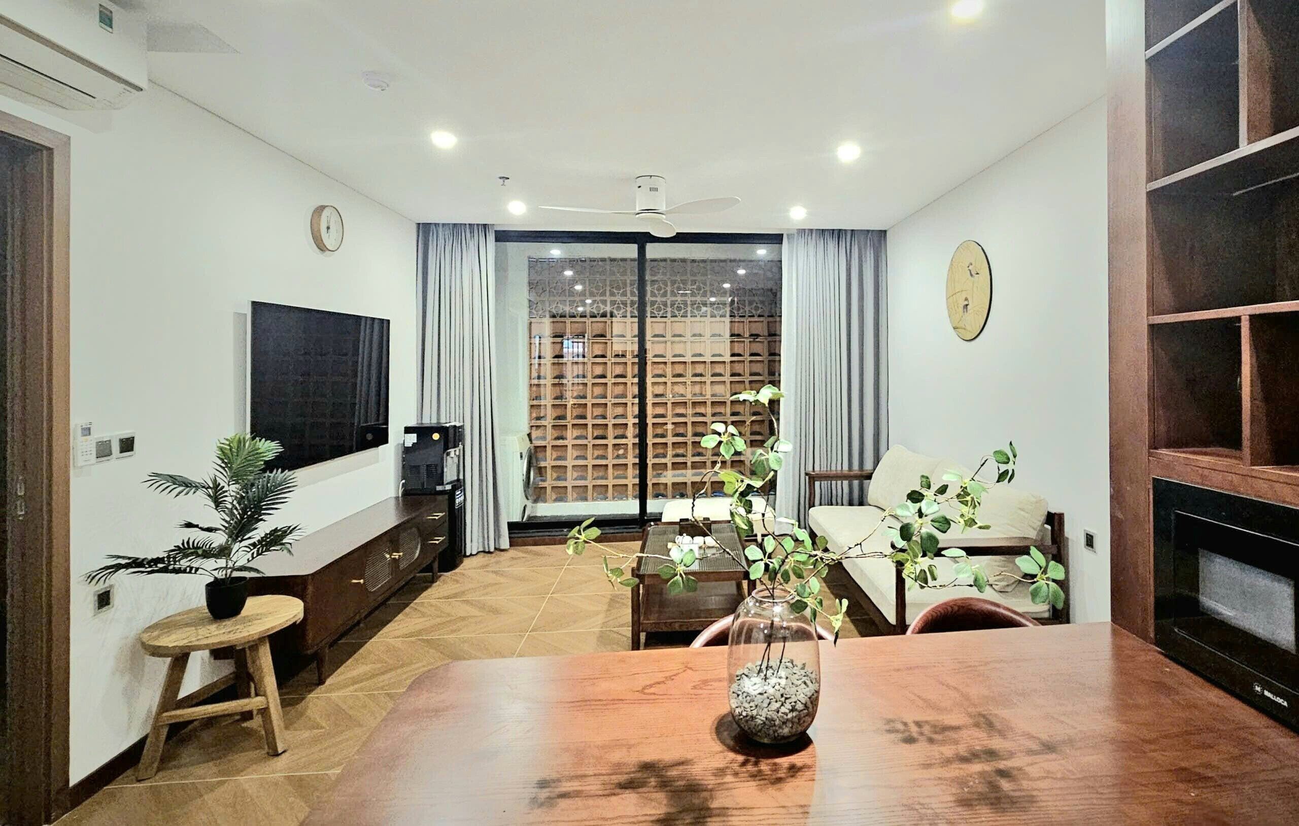 Junior-huoneisto, 1 makuuhuone, tupakointi kielletty | Oleskelualue | 50–tuumainen LED-televisio, jossa digitaalikanavat