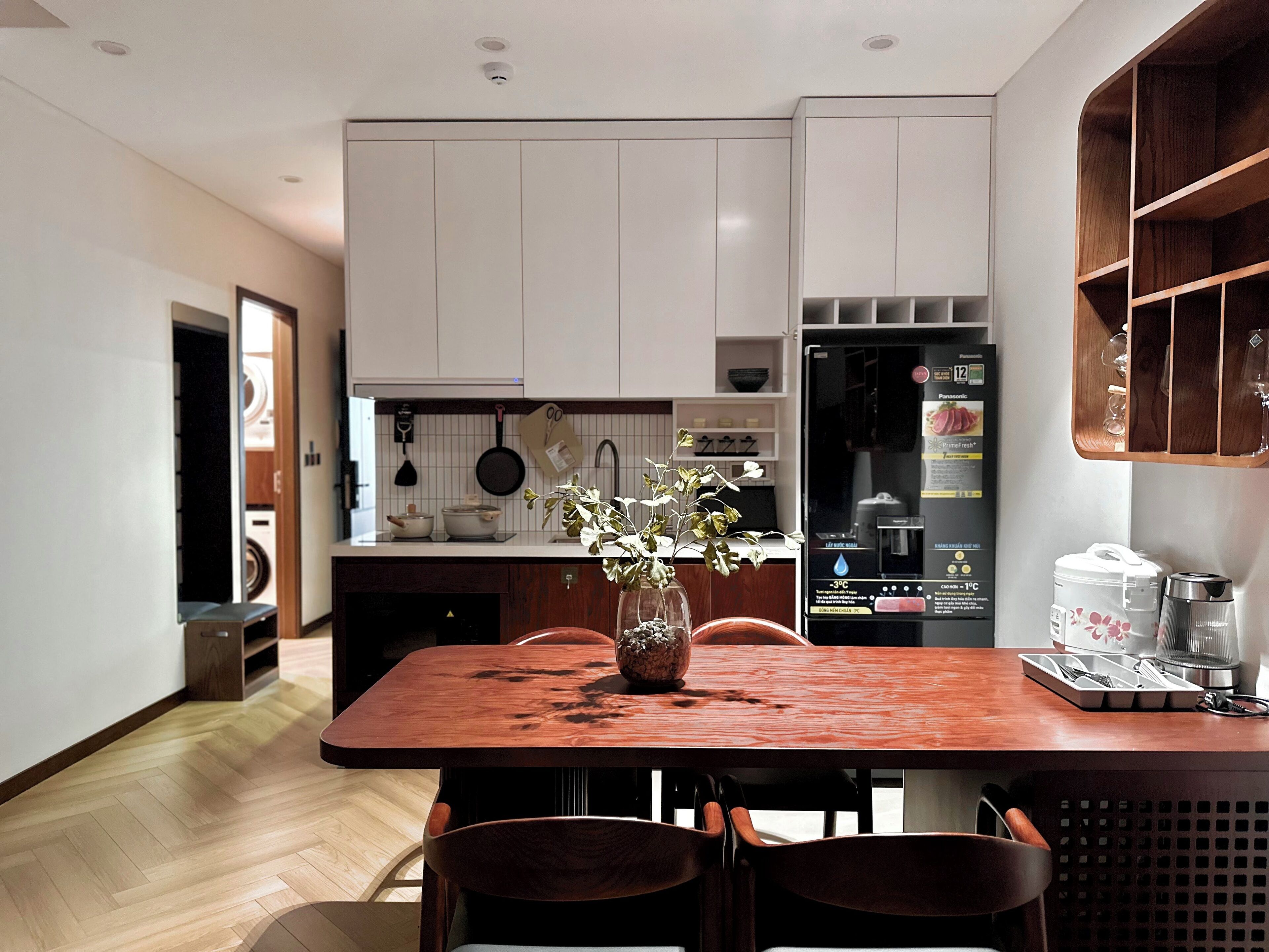 Deluxe-huoneisto, 2 makuuhuonetta, tupakointi kielletty | Yksityinen keittiö | Jääkaappi, mikroaaltouuni, uuni, liesi