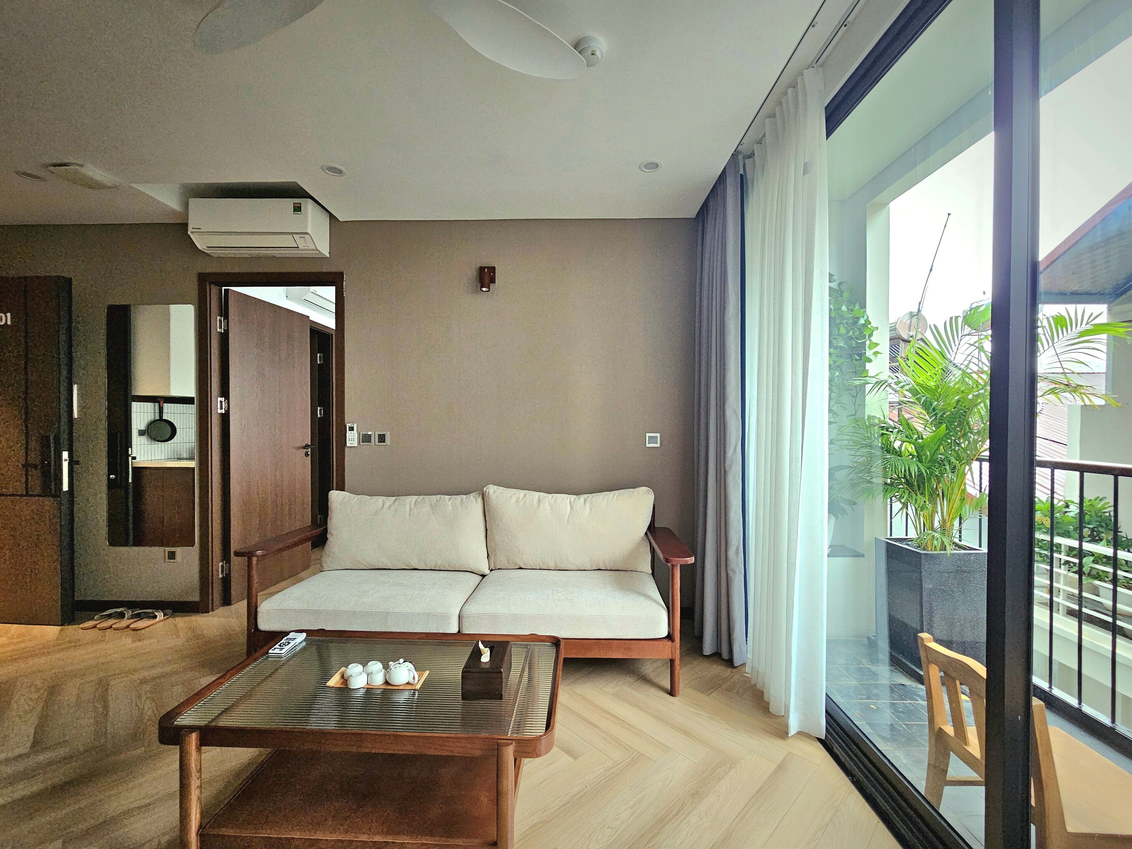 In-room safe, desk, laptop workspace, soundproofing