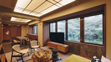 Superior Suite | Living area