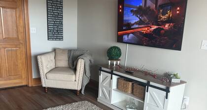 Cozy 1-bedroom farm cottage. Feel far away without actually being far away!