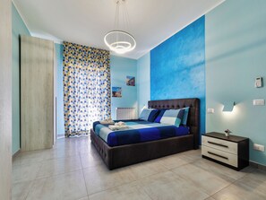 Comfort-lejlighed - balkon | Skrivebord, arbejdsområde til bærbare computere, mørklægningsgardiner