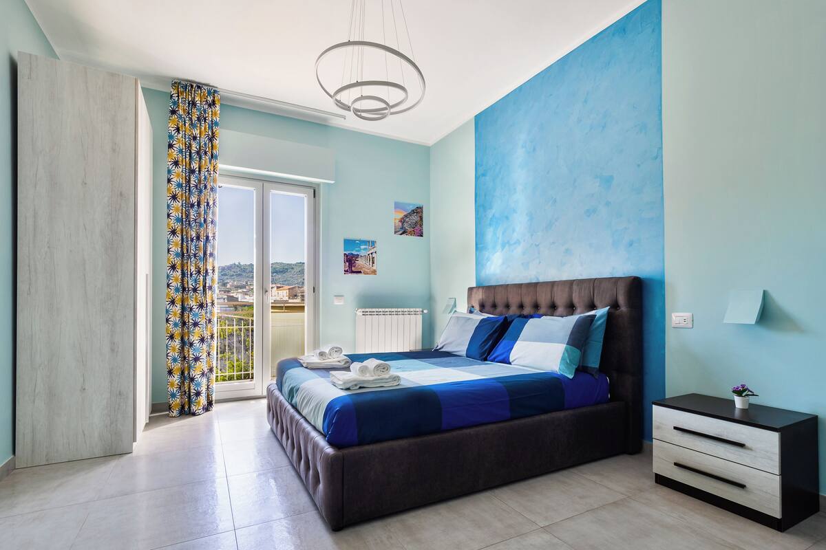 Comfort-lejlighed - balkon | Skrivebord, arbejdsområde til bærbare computere, mørklægningsgardiner