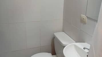 Double Room, Courtyard View | Bathroom