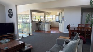 Smart TV - Beachlands Getaway - Room for everyone with a pool and views (Beachlands)