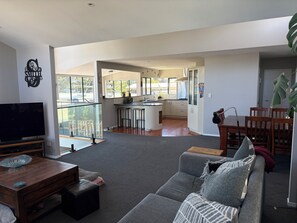 تلفزيون ذكي