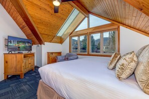 3 bedrooms, iron/ironing board, WiFi, bed sheets - Fitzsimmons D - Located in the Heart of Whistler Village, Private Sauna (Whistler)