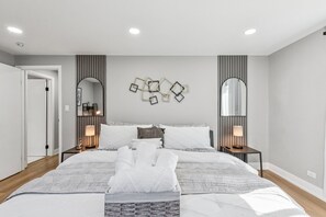 4 عدّة غرف نوم ومكواة/لوح كي وواي فاي وملاءات أسرّة