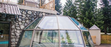 Bañera de hidromasaje al aire libre