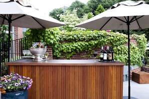 Bar (in der Unterkunft)