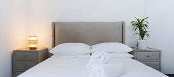 Centrally Located Flat - Sleeps 4 (King + Sofabed)