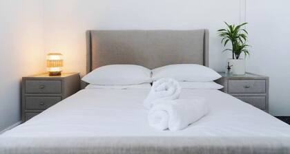 Centrally Located Flat - Sleeps 4 - King + Sofabed