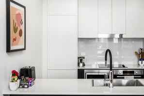 Apartment | Eigene Küche | Kochgeschirr/Geschirr/Besteck