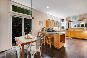 Fridge, microwave, oven, stovetop - Harbor View Haven (Santa Cruz)
