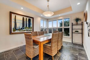 Dining - Harbor View Haven (Santa Cruz)