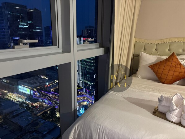 1 bedroom, iron/ironing board, WiFi, bed sheets - Premier Luxurious 1BR in Uptown BGC with fast WiFi 600 mbps Fibre (Taguig)