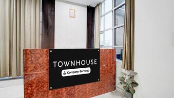 House | Meja sambut tetamu