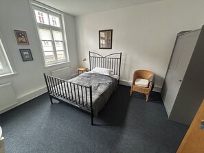 3 Schlafzimmer, Bügeleisen/Bügelbrett, WLAN, Bettwäsche