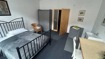 3 Schlafzimmer, Bügeleisen/Bügelbrett, WLAN, Bettwäsche