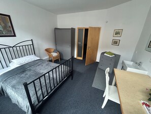 3 Schlafzimmer, Bügeleisen/Bügelbrett, WLAN, Bettwäsche