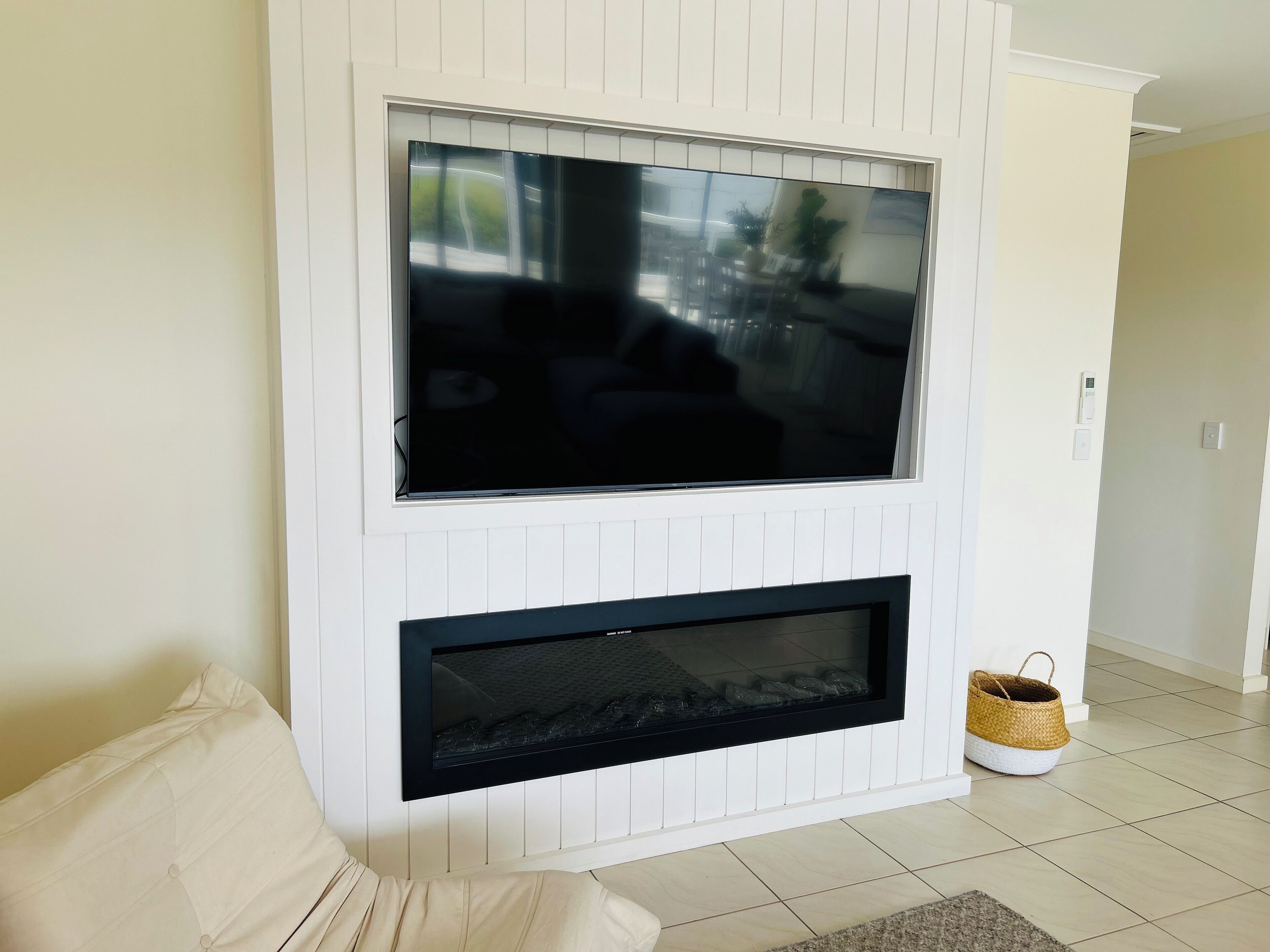 TV, fireplace