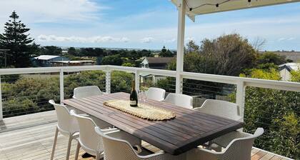 Birdies & Waves Your coastal retreat awaits - beach & river a quick stroll away