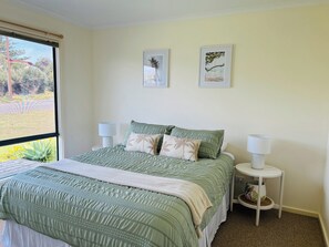 4 makuuhuonetta, silitysrauta/-lauta, Wi-Fi, vuodevaatteet