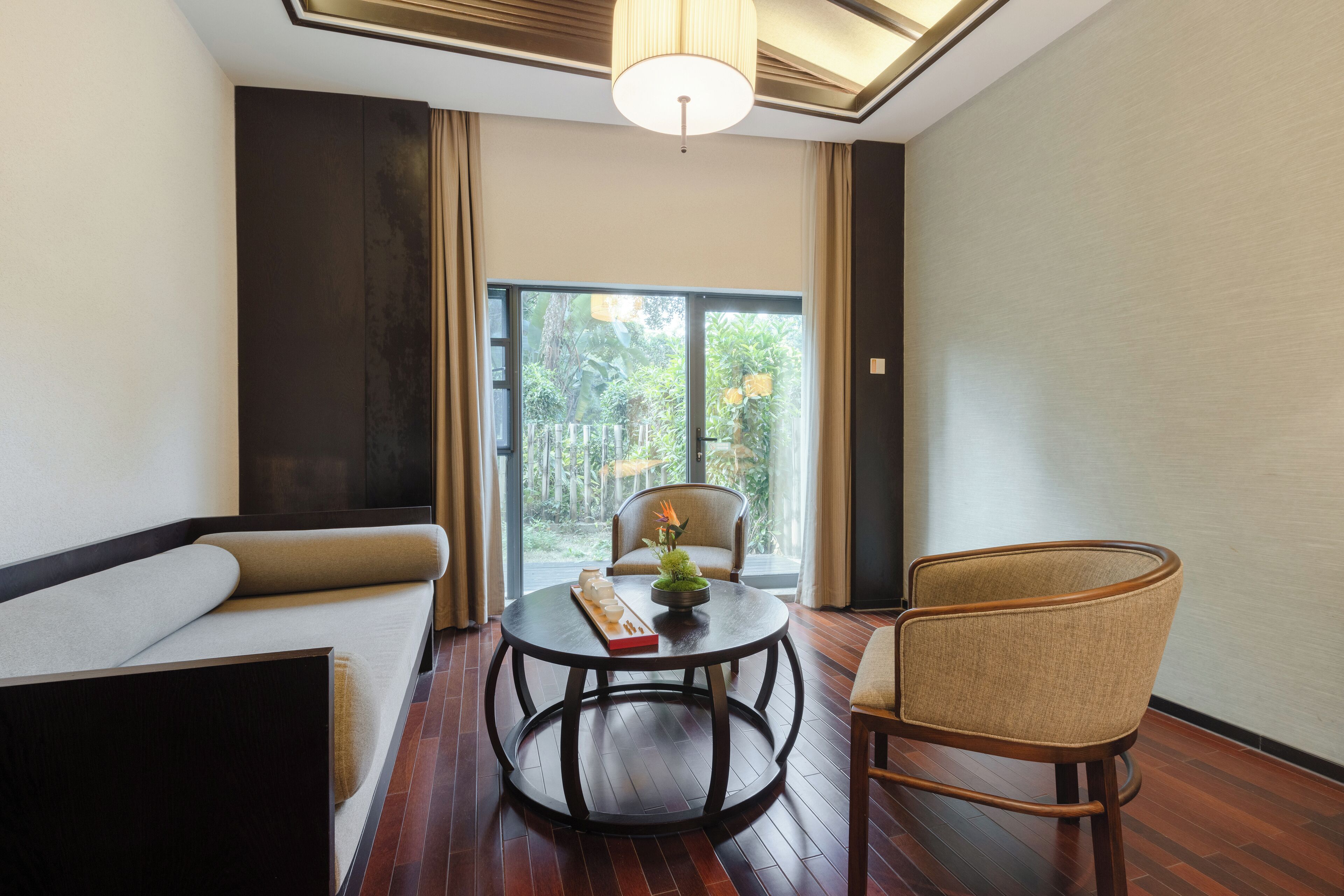 Down duvets, in-room safe, desk, blackout curtains