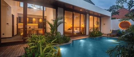 Outdoor pool, sun loungers