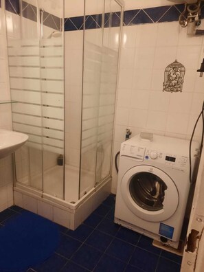Basic Apartment | Bathroom - Charming 1BR Apt Steps from Belvedere (Vienna)