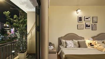 Family Room, City View | Free WiFi