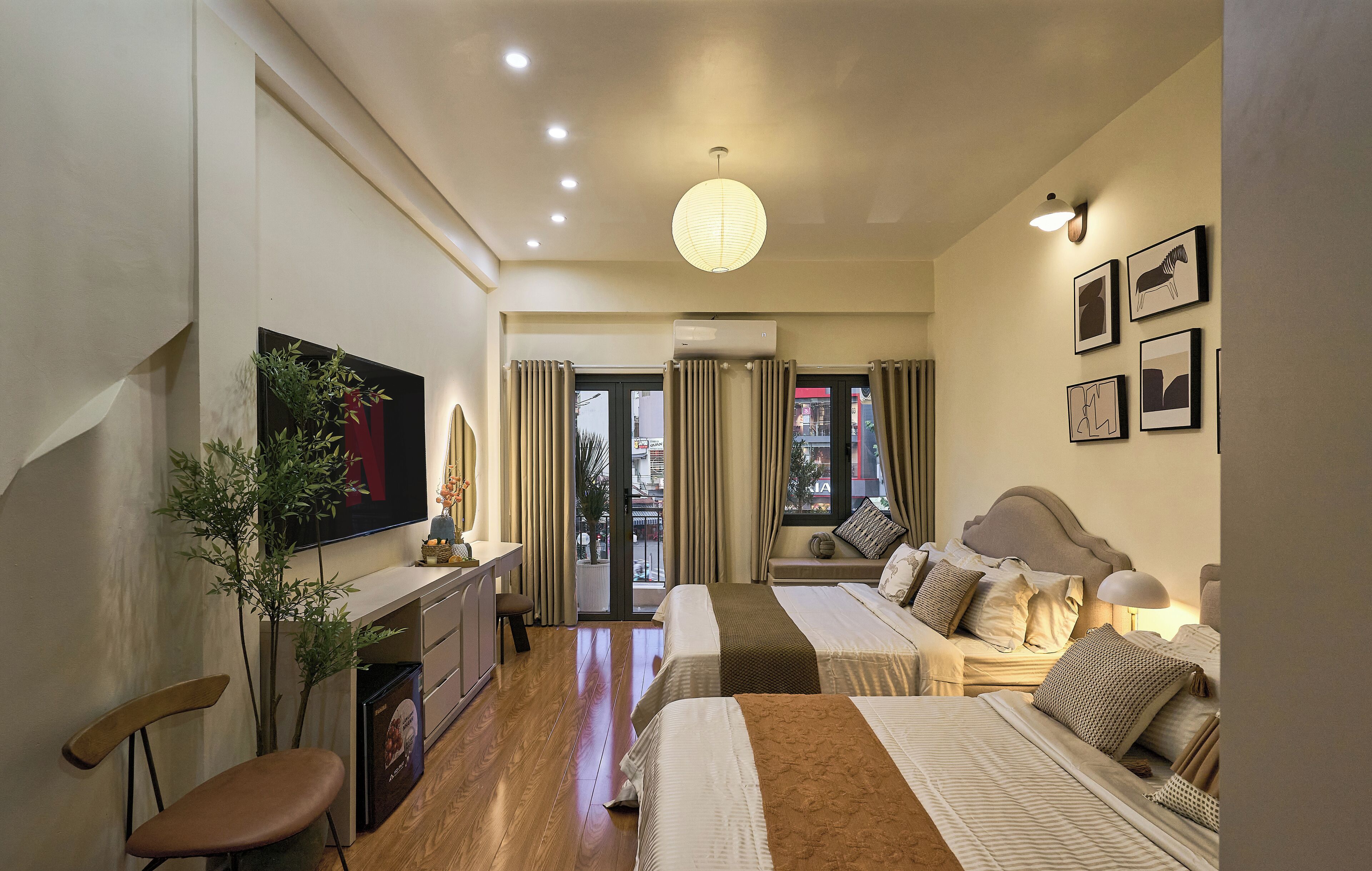 Family Room, City View | Free WiFi