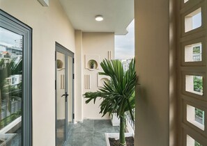 Habitación panorámica, para no fumadores, vista a la ciudad | Terraza o patio