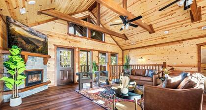 Sleeps ~30, 8 BDR,Heated Indoor Pool, HotTub,Game Room,outdoor fireplace/grill