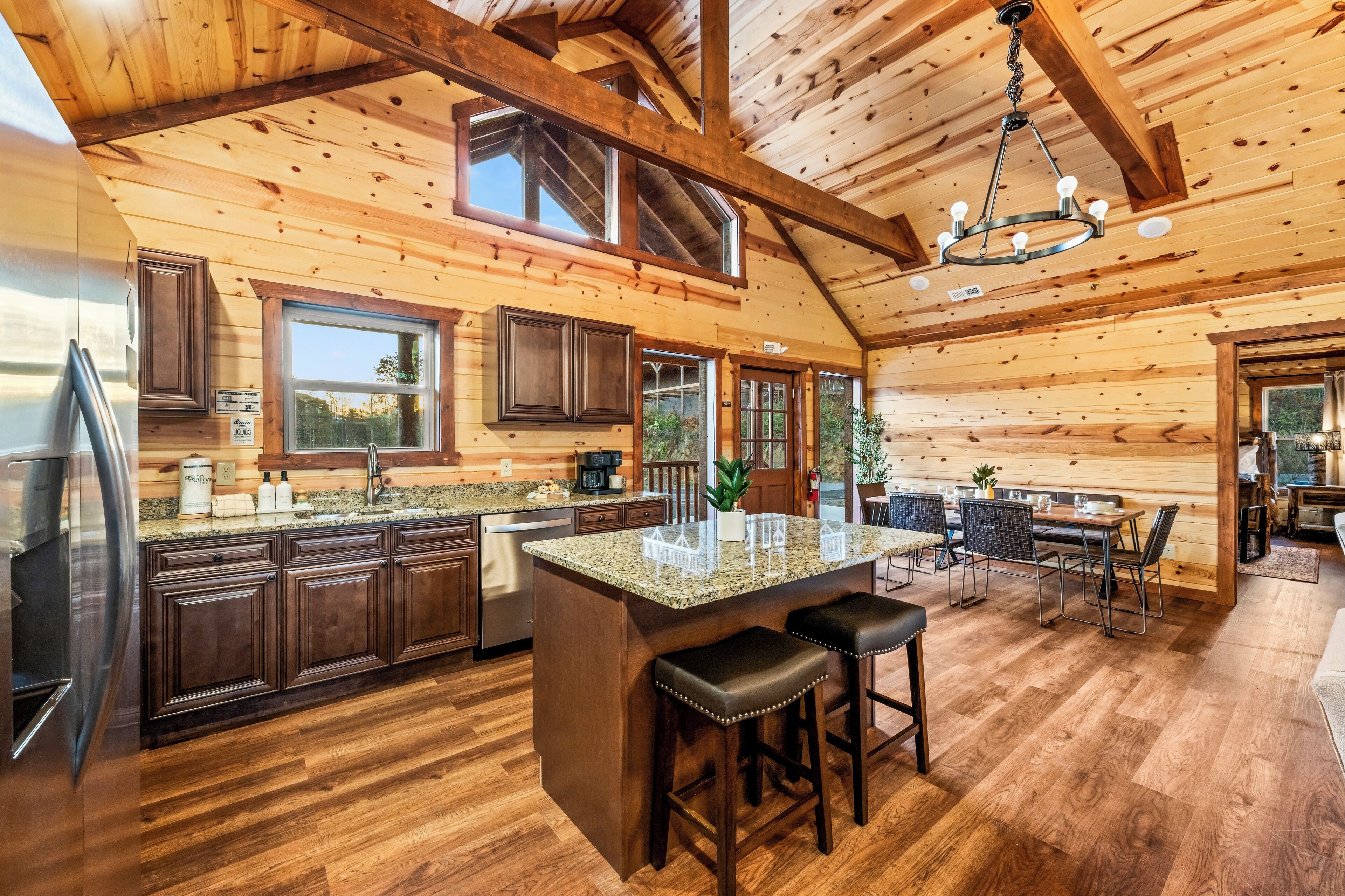 Mikroaaltouuni, uuni, liesi, astianpesukone